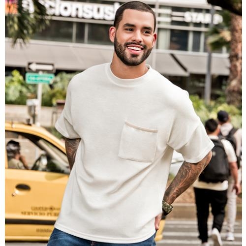 Camiseta Oversize Blanca Para Hombre Con Bolsillo Urbano Y Relajado