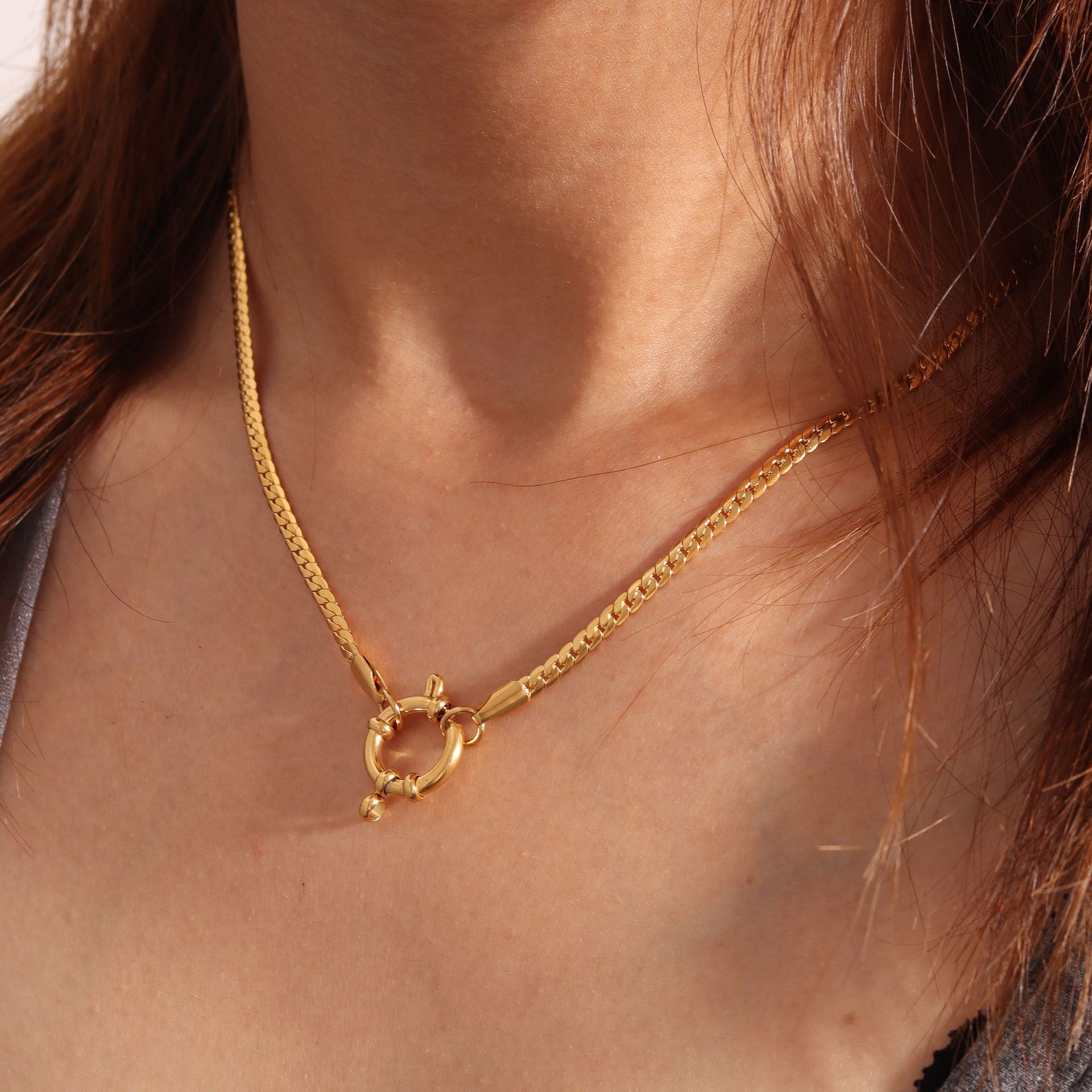 Collar Cadena Fina con Dije Círculo Plateado – Acero Inoxidable 316L | Diseño Geométrico Minimalista - Imagen 1