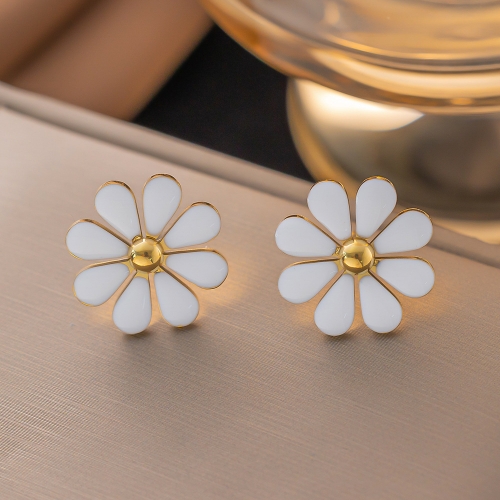 Aretes Topo Flor Margarita Esmaltada Dorados – Acero Inoxidable 304 | Diseño Floral Primaveral