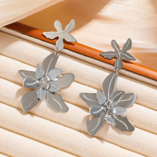 Aretes Colgantes Doble Flor Plateados – Acero Inoxidable 304 | Estilo Floral Statement